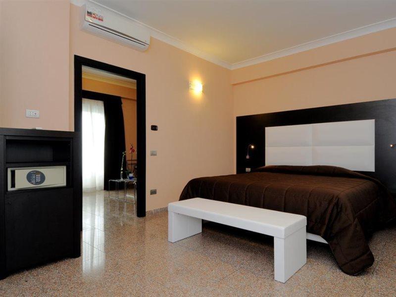 Eh Rome Airport Euro House Hotels Fiumicino Exterior foto